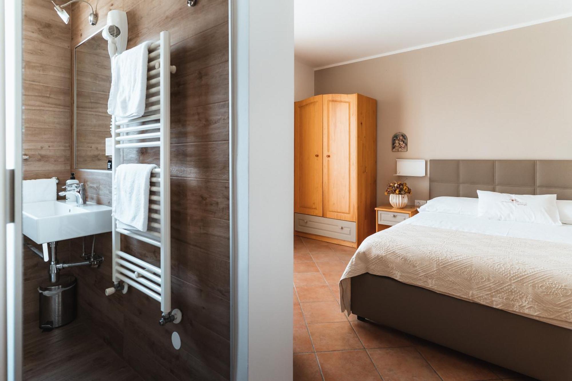 Hotel Penzion Kobala Tolmin Exteriör bild