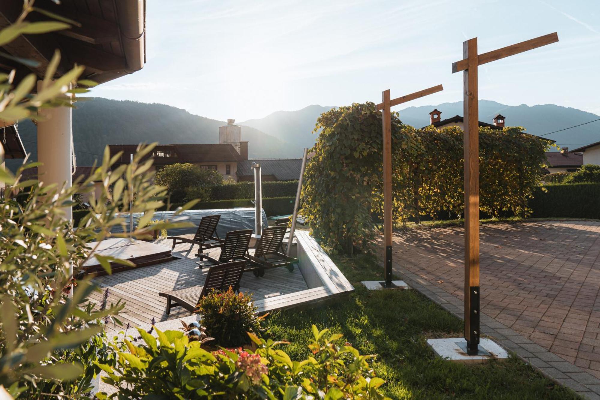 Hotel Penzion Kobala Tolmin Exteriör bild
